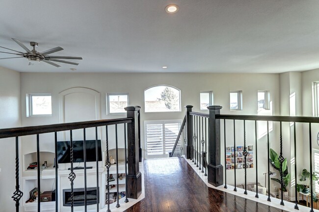 Foto del edificio - 4 bed 3 bath 2-story home in Plum Creek Ca...