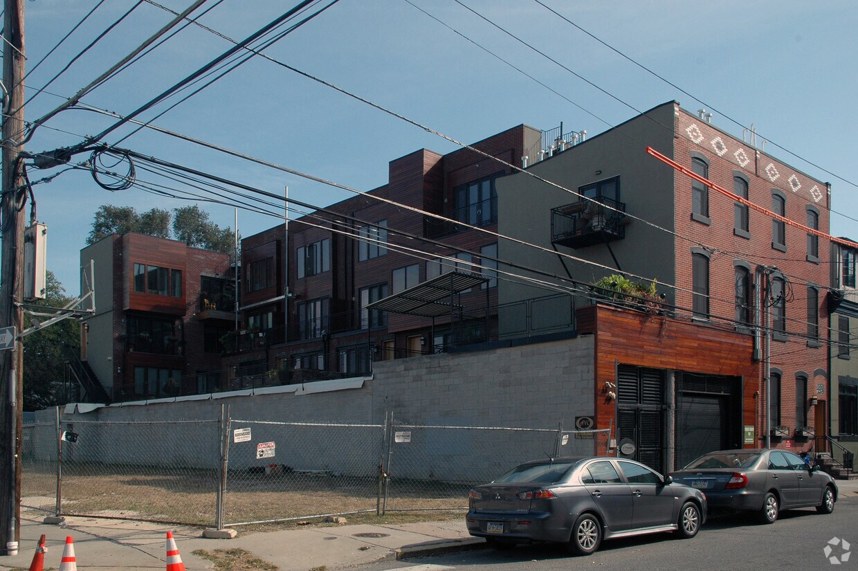 Primary Photo - 1247-1251 E Columbia Ave