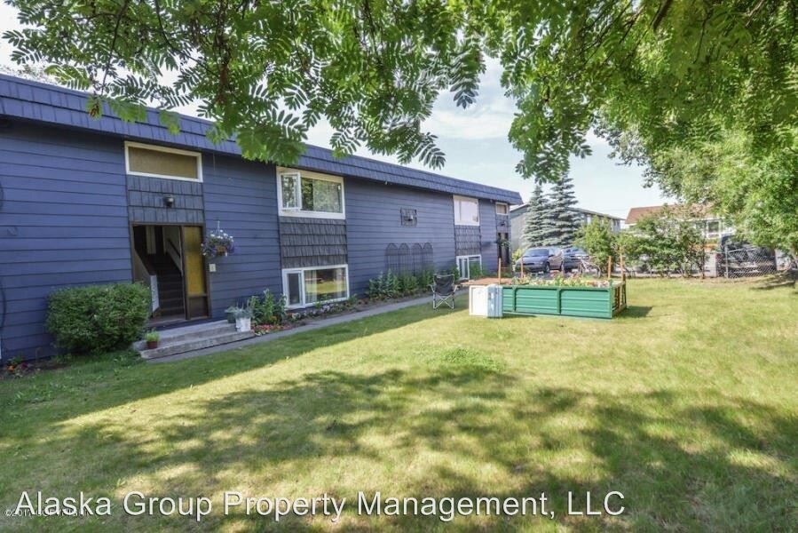 Primary Photo - 3932 E 9th Ave