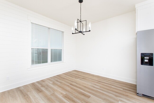 Building Photo - 3008 Atascosa Dr