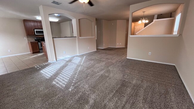 Building Photo - * Make this spacious home in Helotes off B...