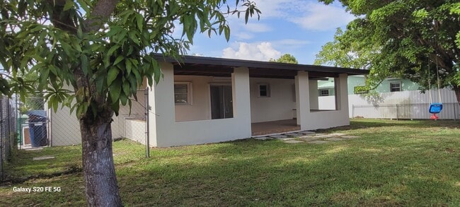 Building Photo - 10472 SW 46th St