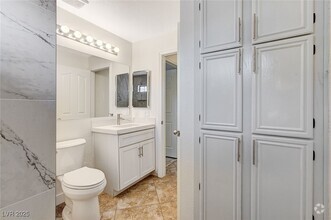 Building Photo - 2633 Durango Dr