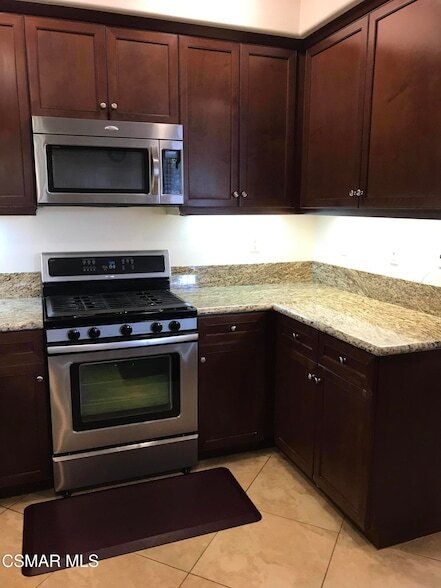 Building Photo - 1521 Silver Shadow Dr