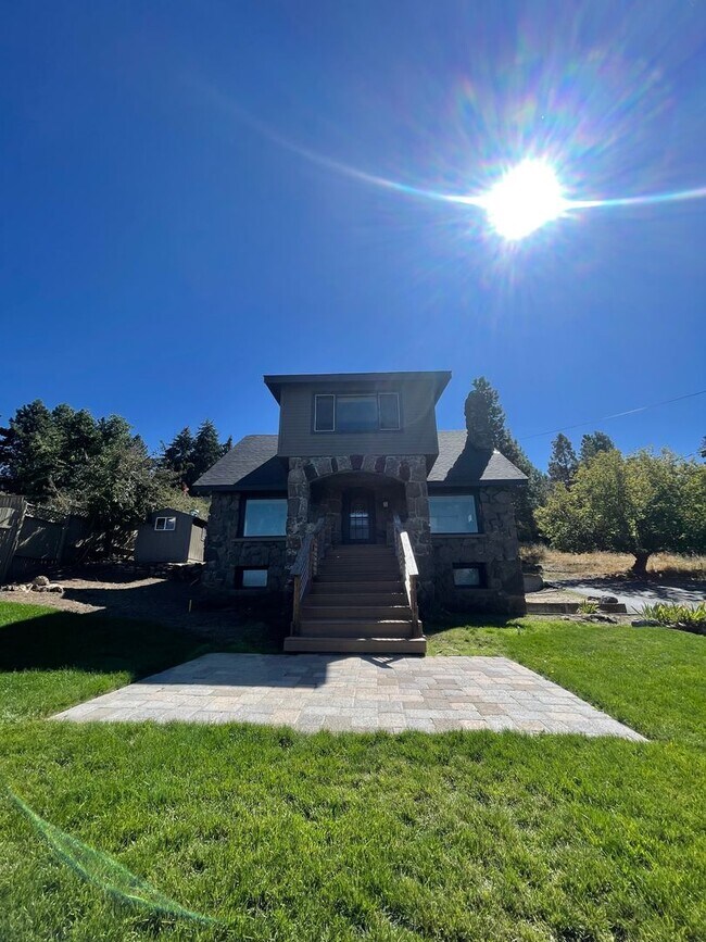 Foto del edificio - Lakeview 4-Bedroom Home Steps from Moore P...