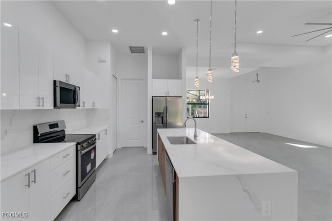 Building Photo - 2609 41st St W