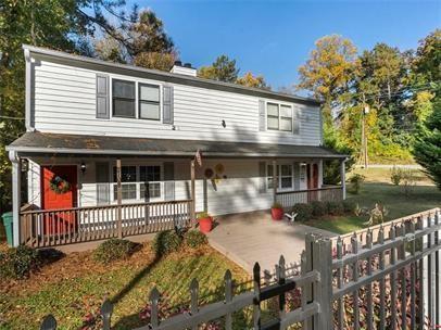 Building Photo - 2108 Wells Dr SE
