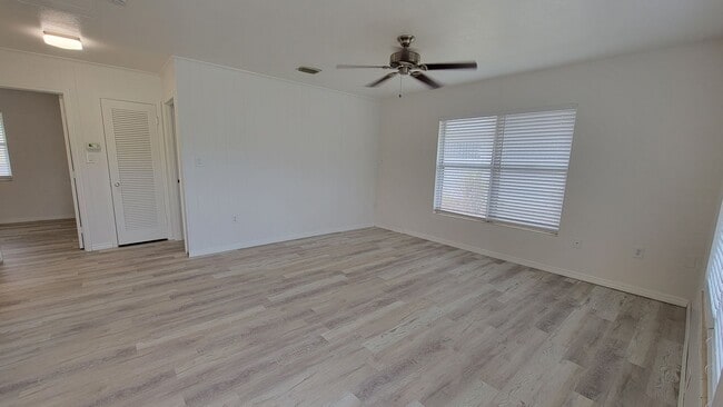 Building Photo - 220 Ave Des Parques N