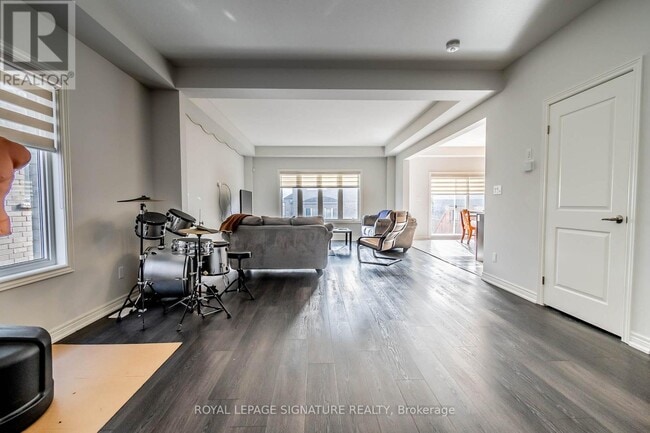 Building Photo - 11 Overholt Dr