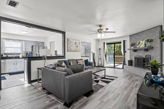 Foto del edificio - 2421 Wintergreen Rd