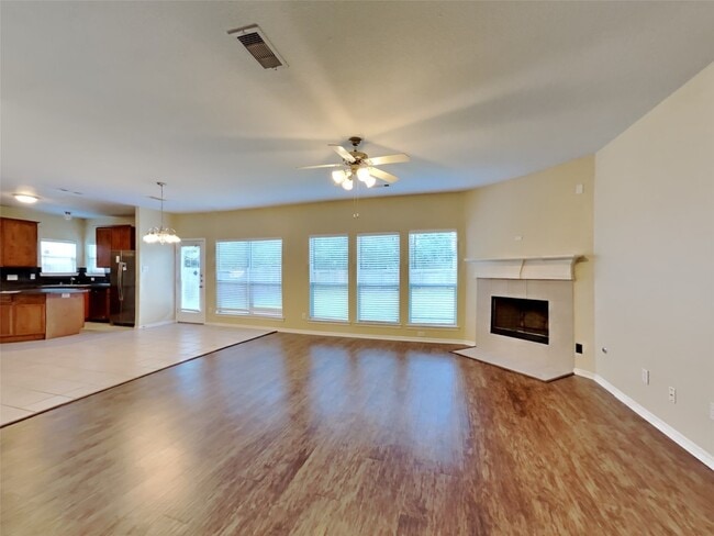 Foto del edificio - 1101 Shadow Glenn Dr