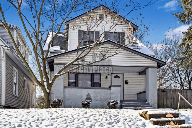 Building Photo - 1320 N Beville Ave