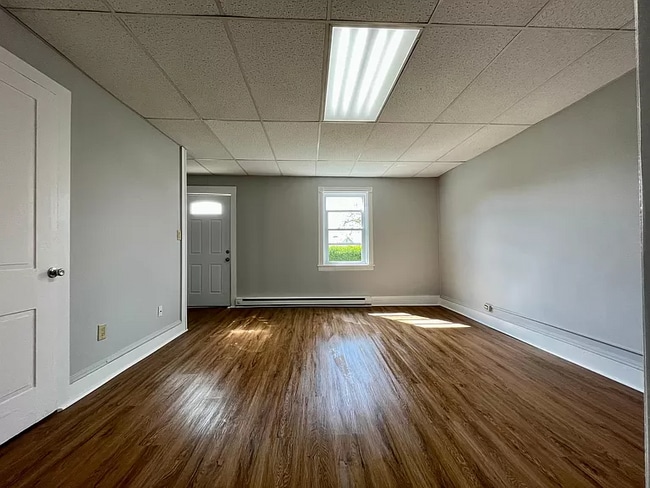 Building Photo - 5844-5848 Kesslersville Rd