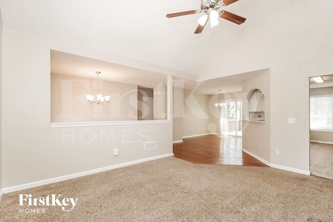 Foto del edificio - 5714 Newnan Cir
