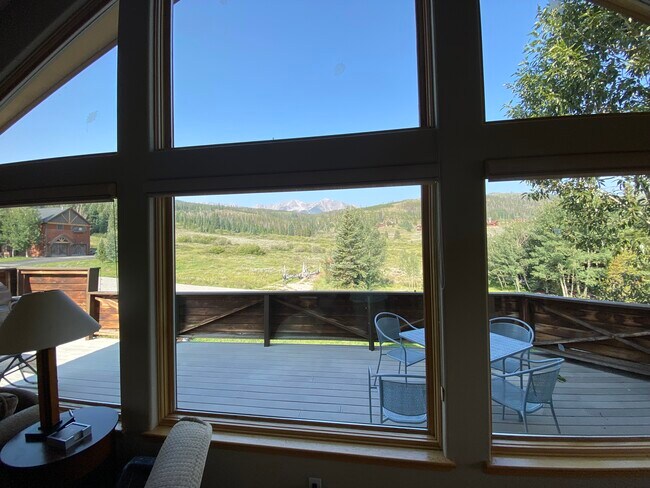 Upstairs Living Room - 588 Lake View Cir W