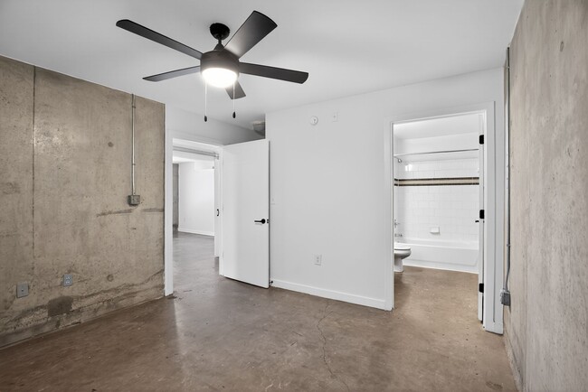 Building Photo - 1016 Lofts