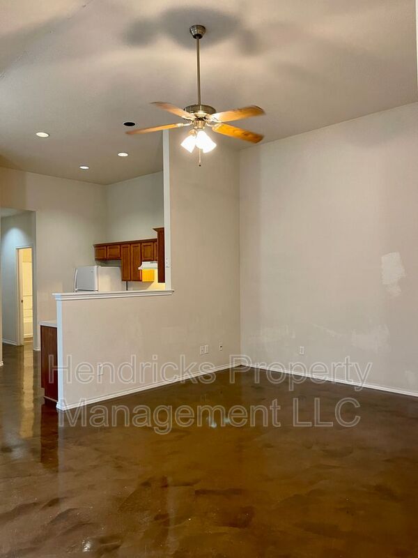 Building Photo - 5719 Golf Heights