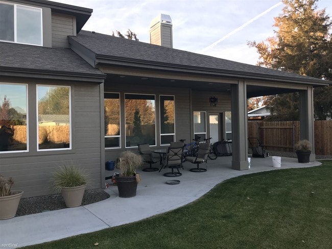 Building Photo - 1 br, 1.5 bath House - 592 S. Cotterell Dr
