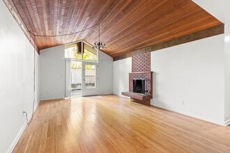 Building Photo - 6780 SW Canyon Terrace