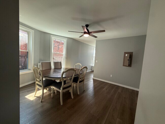 Building Photo - 266 Forster St