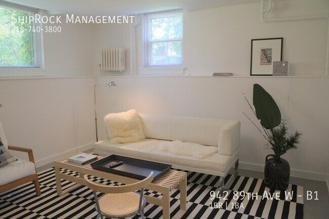 Foto del edificio - 942 89th Ave W