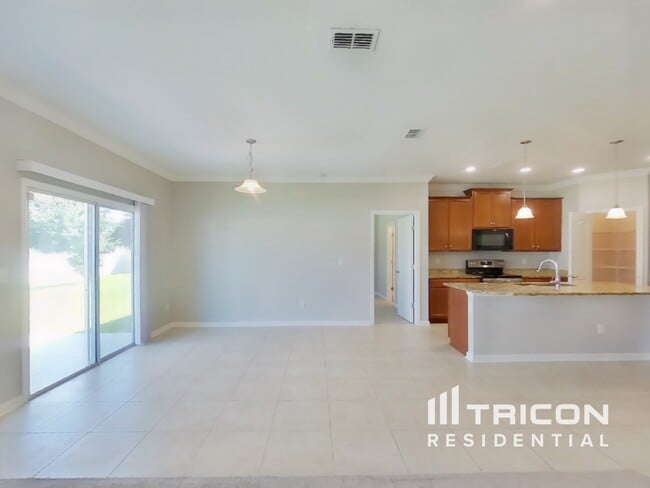 Building Photo - 10149 Dogwood Creek Dr