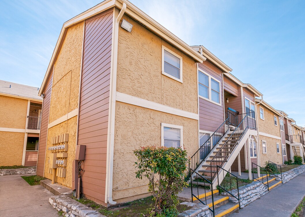 Foto del edificio - 10000 N Lamar Blvd