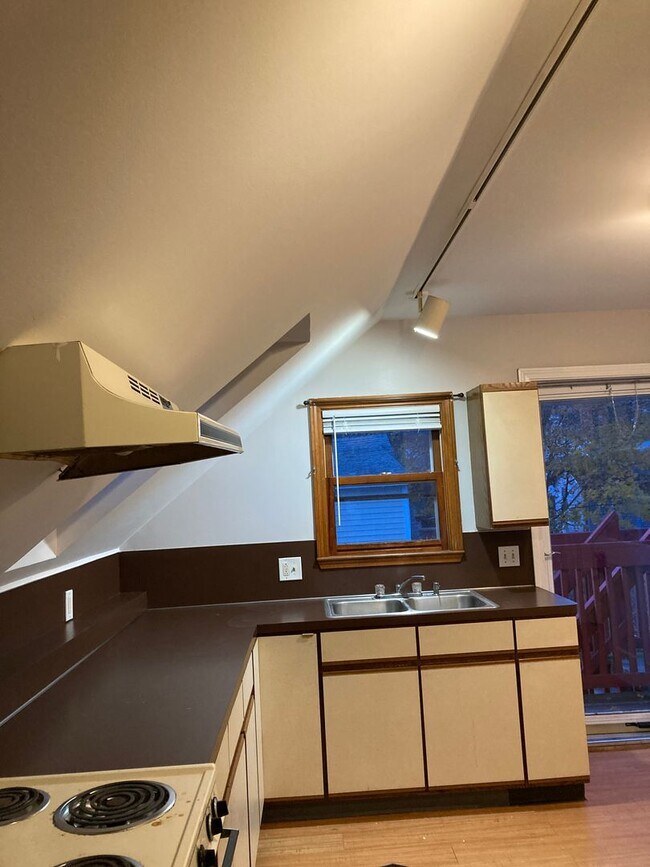 Building Photo - 314 Central Ave