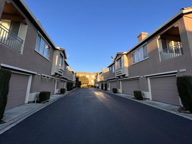 Building Photo - 3510 Jasmine Cir