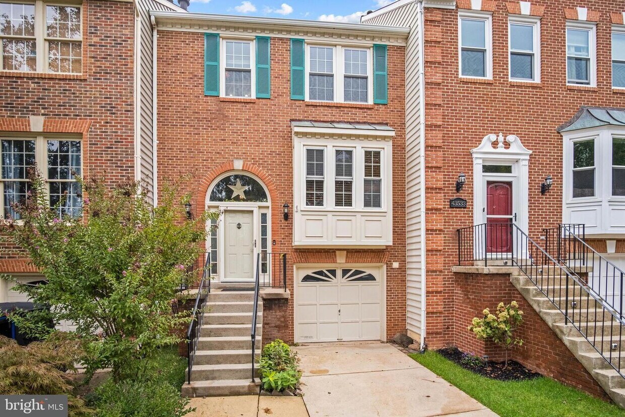Primary Photo - Stunning Ashburn Townhome with Endless Appeal