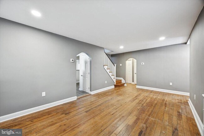 Foto del edificio - 703 N Providence Rd