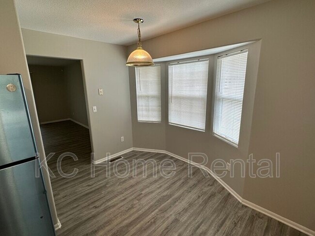 Building Photo - 8203 Woodson Dr