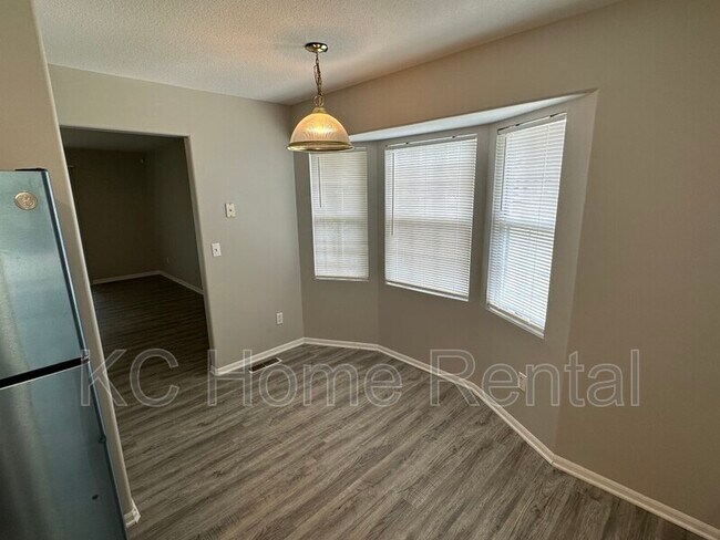 Foto del edificio - 8203 Woodson Dr