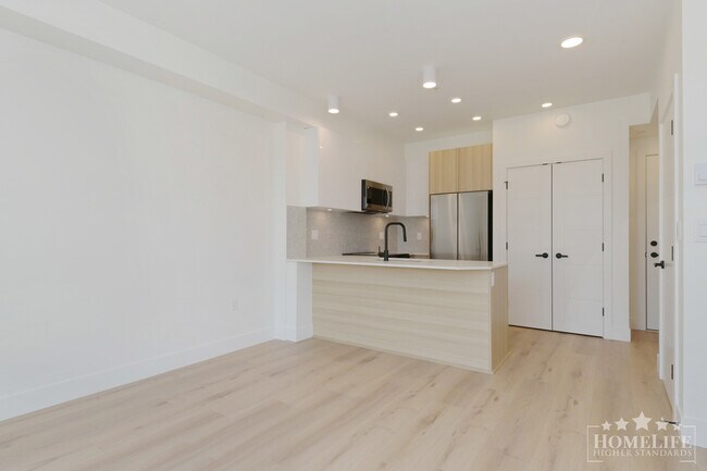 Photo du bâtiment - 1 Bed, 1 Bath Condo for Rent in South Langley!