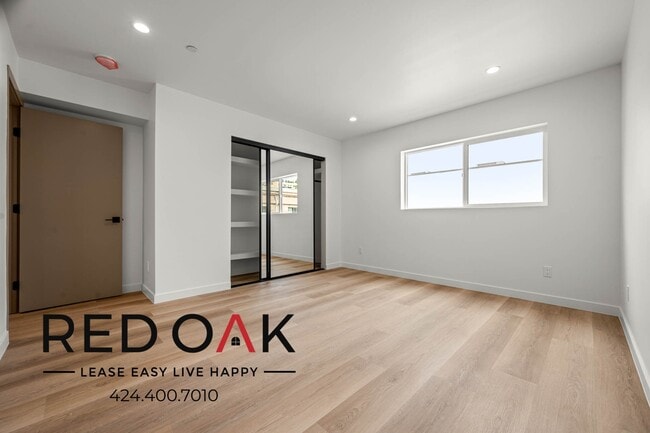 Building Photo - 2001 Vista Del Mar Ave