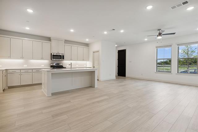Foto del edificio - 4717 Spinner St