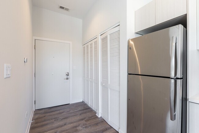 Foto del edificio - 2247 W Lawrence Ave