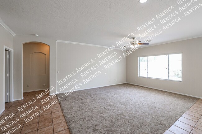Foto del edificio - 3 Bedroom 2 bath in Surprise