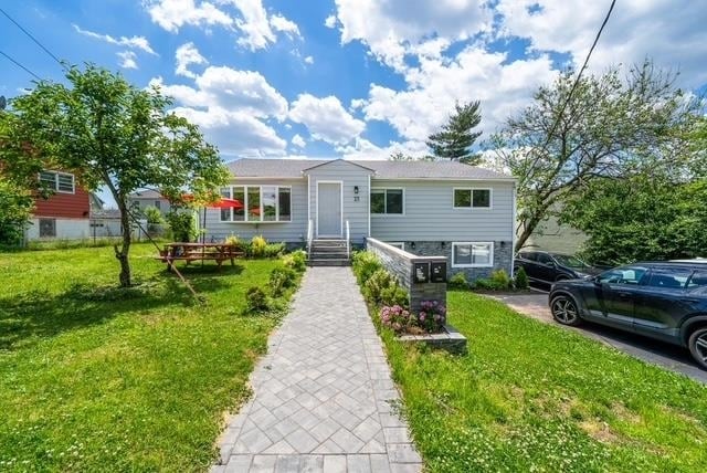 Primary Photo - 25 Helen St