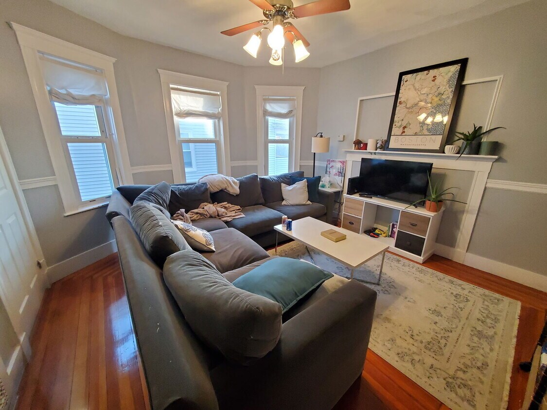 Primary Photo - 121 Lowell St