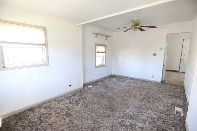 Building Photo - Cozy One Bedroom House