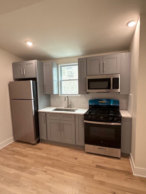 Foto del edificio - 2923 N Wisner Ave