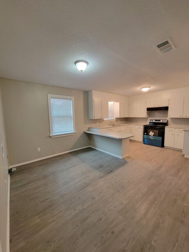 Foto del edificio - Recently Updated 3 Bed 2 Bath in Gun Barre...