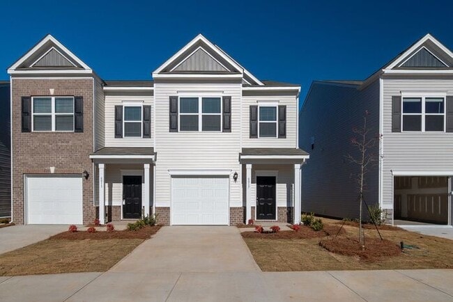Foto del edificio - Beautiful Brand New 3 Bedroom 2.5 Bath Townhome in Hickory Glen!
