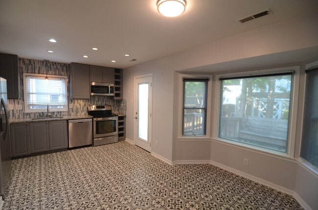 Building Photo - 4411 Fort Mchenry Pkwy