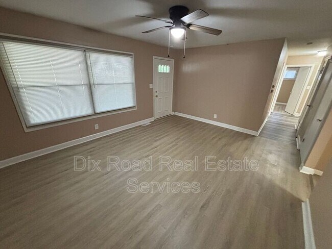 Foto del edificio - 301 Cranewood Dr