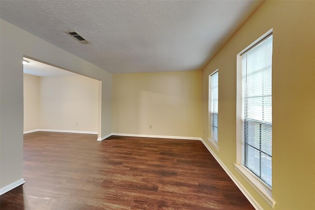 Foto del edificio - 15 Kearny Brook Pl