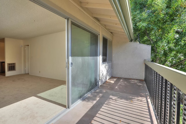 Building Photo - This one bedroom/one bathroom!