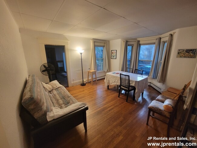 Building Photo - 148 Allston St