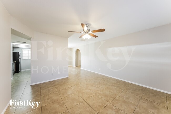 Building Photo - 2121 W Wickieup Ln